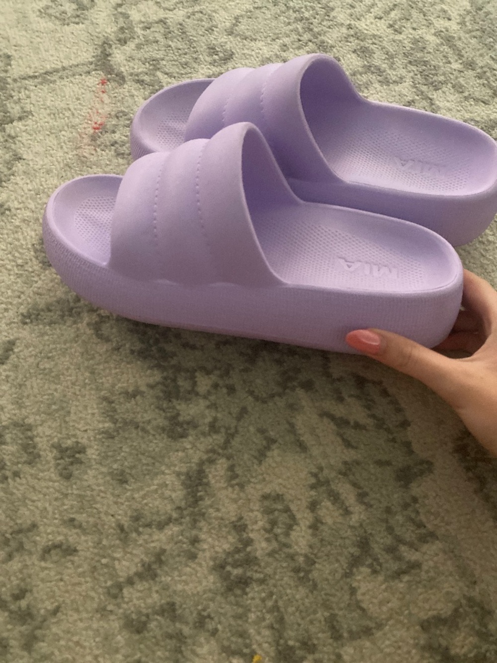 Mia trendy purple slides